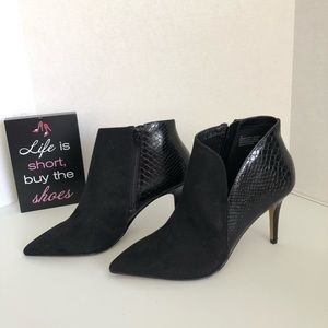 Express Black Pointed Toe Zip Heeled Boots Size 10